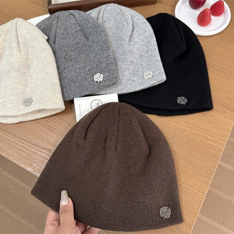 Winter Warme Gebreide Beanie Muts Voor Heren Dames Effen Kleur Zacht Polyester Skull Cap Metalen Label Outdoor