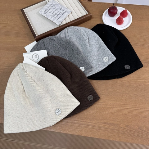 Winter Warme Gebreide Beanie Muts Voor Heren Dames Effen Kleur Zacht Polyester Skull Cap Metalen Label Outdoor