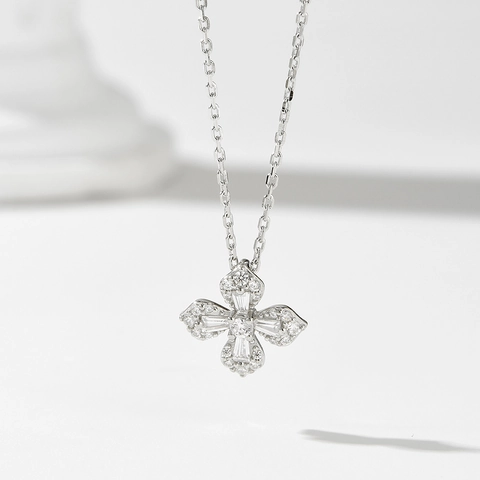 Elegante Collana Con Ciondolo a Fiore di Quadrifoglio in Argento Sterling 925 Lussuosa Catena a Girocollo Con Zirconia Intarsiata Gioielli da Donna