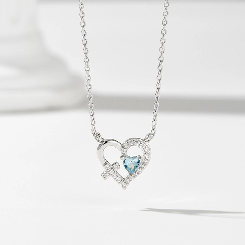 Collana con Pendente a Croce a Cuore Cavo in Argento Sterling 925 Catena per Clavicola con Intarsio di Strass Blu Gioielli Regalo Donna