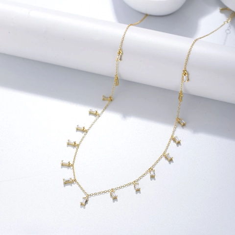 Collana con Pendente in Argento Sterling S925 Placcato Oro e Zirconia Baguette per Donna Elegante Choker Geometrico con Nappe