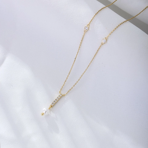Collana di Perle in Argento Sterling 925 per Donna Ciondolo Minimalista con Zirconi Geometrici e Nappa Gioielli di Lusso