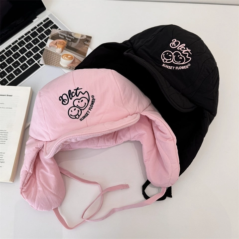 Inverno Caldo Acrilico Trapuntato Protezione Orecchie Cappello Lei Feng per Donna Bambini Ricamo Faccia Sorridente Antivento Cappello Trapper