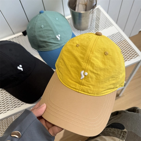 Unisex Acryl Minimalistische Bestickte Baseballkappe Farbblock Atmungsaktiv Schnelltrocknend Sonnenschutz Sommer Hut