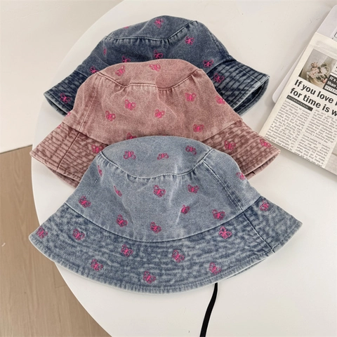 Cappello da Pescatore in Acrilico Effetto Denim Lavato con Farfalla Ricamata per Donna Tesa Larga Protezione Solare Estiva