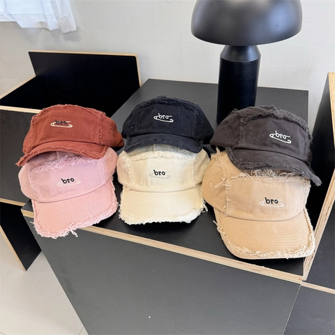 Cappellino da Baseball Retrò in Acrilico con Bordo Grezzo Consumato Ricamo Lettera Bro Spilla da Balia Outdoor Dad Hat