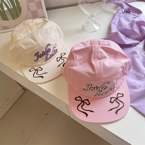 Dames Retro Honkbalpet met Strikken en Borduursels Verstelbaar Platte Klep Ontwerp voor Zomer Zonbescherming voor Vrouwen Pet