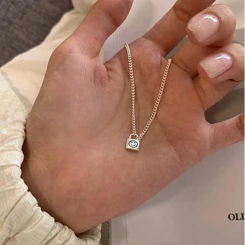 Bracciale in Argento Sterling 925 Con Pendente a Forma di Lucchetto Quadrato Sorridente per Donna Catena Regolabile Minimalista