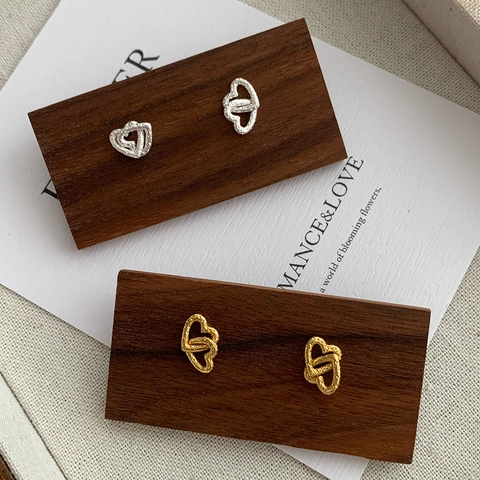 Orecchini a Bottone a Doppio Cuore Incrociato in Argento Sterling 925 per Donna Texture Martellata Irregolare Gioielli Eleganti