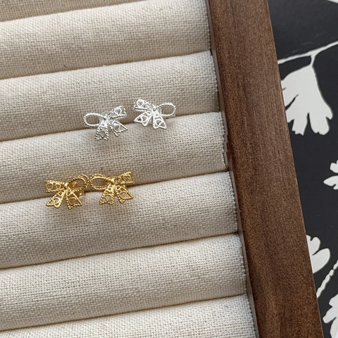 Orecchini a Bottone a Cuore con Fiocco in Argento Sterling 925 per Donna Gioielli con Fiocco Minimalisti Eleganti in Pizzo Traforato