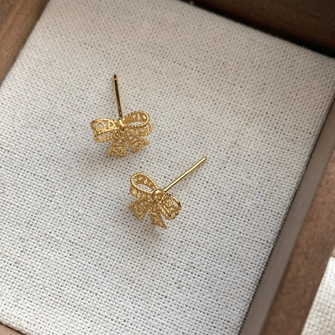 Orecchini a Bottone a Cuore con Fiocco in Argento Sterling 925 per Donna Gioielli con Fiocco Minimalisti Eleganti in Pizzo Traforato