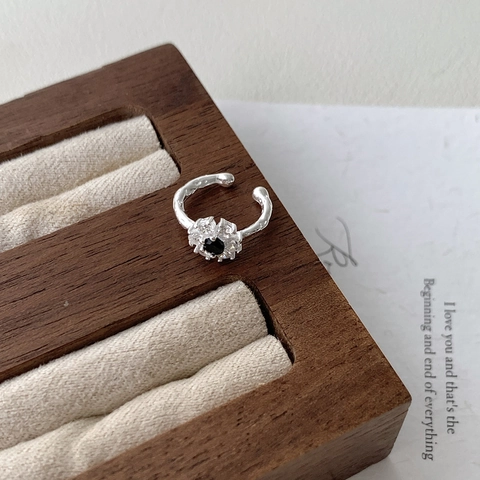 S925 Argent Sterling Fleur Ear Cuff Pour Femmes Style Sombre Vintage Pierre Noire Strass Boucles d'Oreilles Sans Percement Bijoux