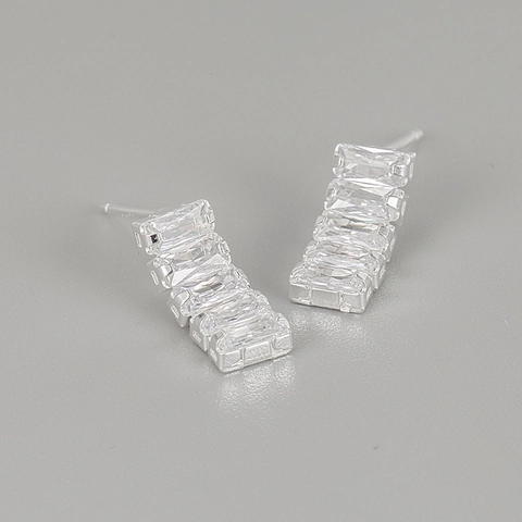 Orecchini a Bottone in Argento Sterling 925 con Zirconia per Donna Design a Barra Geometrica Minimalista Gioielli di Lusso