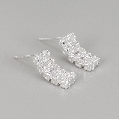 Orecchini a Bottone in Argento Sterling 925 con Zirconia per Donna Design a Barra Geometrica Minimalista Gioielli di Lusso