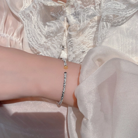 Brazalete Abierto de Plata de Ley S925 para Mujer Patrón de Enredadera Totem en Relieve Vintage Color Contraste Ajustable