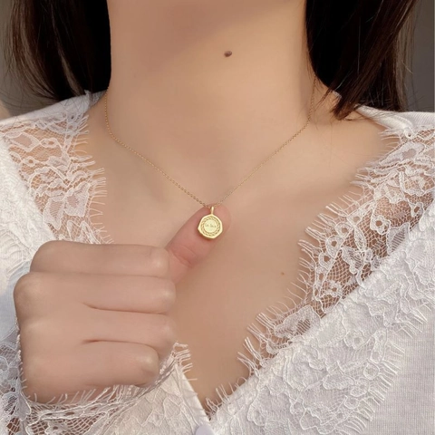Collana con Pendente a Disco Irregolare con Lettera in Argento Sterling 925 per Donna Gioielli con Catena a Moneta Opaca Retro