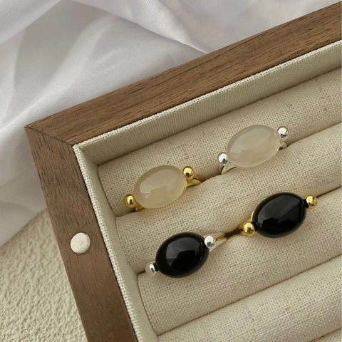 Anillo de Plata de Ley S925 con Ónix Negro y Calcedonia Blanca para Mujer Diseño Minimalista Coreano Anillo Abierto Ajustable Joyería