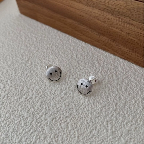925 Sterlingsilber Gebürstete Smiley Gesicht Ohrstecker Für Damen Einfach Cartoon Rund Lächeln Gesichtsausdruck Schmuck Zubehör