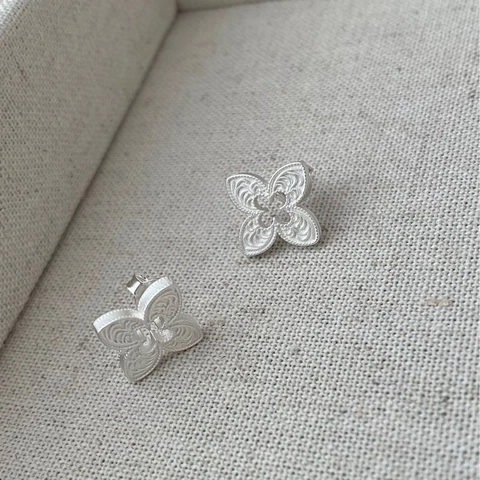 New Chinese Style S925 Sterling Silver Four Leaf Clover Stud Earrings Vintage Tang Grass Pattern Sandblasted Small Jewelry For Women