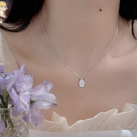 Collana in Argento Sterling S925 per Donna Pendente Opaco Irregolare con Lettera Incisa Catena per Clavicola Gioielli Vintage di Design