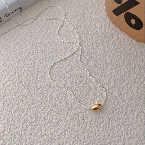 Collar con Colgante de Frijol de Olivo de Plata de Ley S925 Minimalista para Mujer Cadena de Clavícula en Contraste Oro Plata