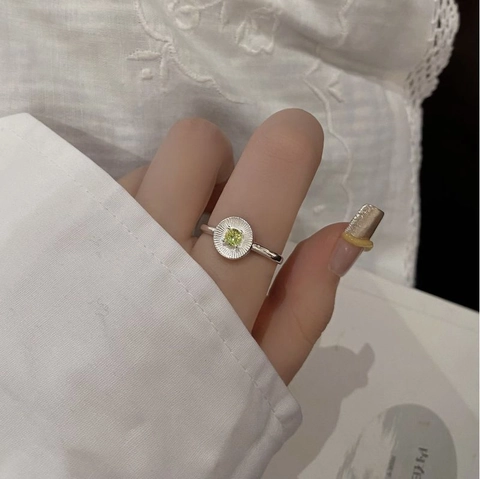 Anillo de Plata de Ley 925 Minimalista con Circonia Redonda Diseño de Nicho Geométrico de Rayos de Sol Ajustable