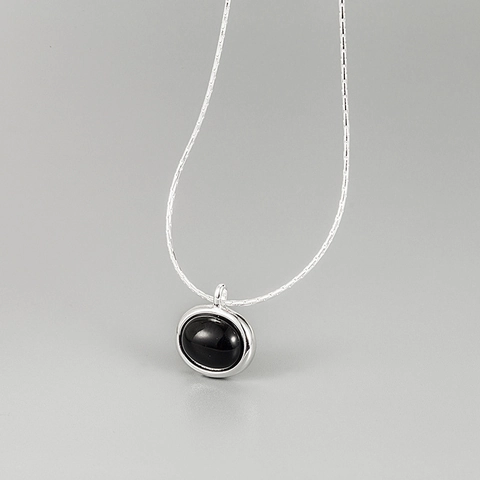 Collana Minimalista in Argento Sterling 925 per Donna Ciondolo Ovale in Agata Nera Conchiglia Bianca Catena Geometrica da Clavicola