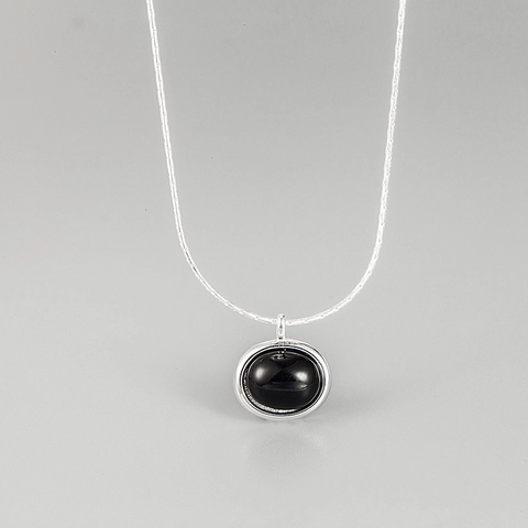Collana Minimalista in Argento Sterling 925 per Donna Ciondolo Ovale in Agata Nera Conchiglia Bianca Catena Geometrica da Clavicola