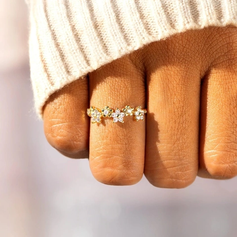 925 Sterling Silver Flower Cluster Ring For Women Gold Plated Elegant Rhinestone Inlaid Minimalist Finger Ring Jewelry Gift