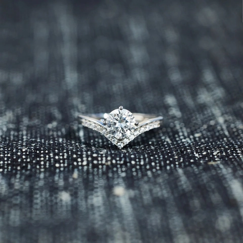 925 Sterling Silver V-Shaped Crown Zirconia Ring For Women Simple Fashion Geometric Chevron Ring Rhinestone Fine Jewelry