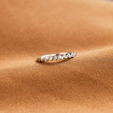 Minimalist 925 Sterling Silver Twisted Spiral Ring For Women Dainty Stackable Wave Band Rhinestone Inlaid Fashion Finger Jewelry Gift