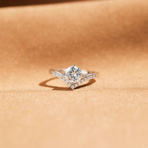 925 Sterling Silver V-Shaped Crown Zirconia Ring For Women Simple Fashion Geometric Chevron Ring Rhinestone Fine Jewelry