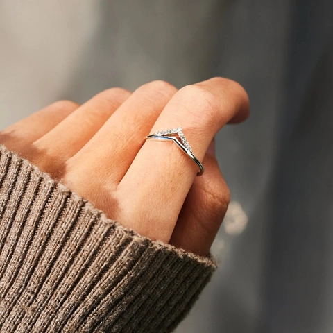 Anillo de Plata de Ley S925 en Forma de V para Mujer Con Circonita Micro Pavé Banda de Eternidad Apilable Minimalista Joyería