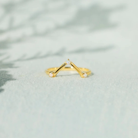 Anillo de Plata de Ley S925 con Línea en V para Mujer Minimalista Chapado en Oro Geométrico Moda Ópalo Artificial Brillante Regalo Joyería
