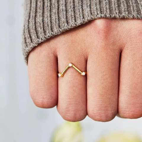 Anillo de Plata de Ley S925 con Línea en V para Mujer Minimalista Chapado en Oro Geométrico Moda Ópalo Artificial Brillante Regalo Joyería