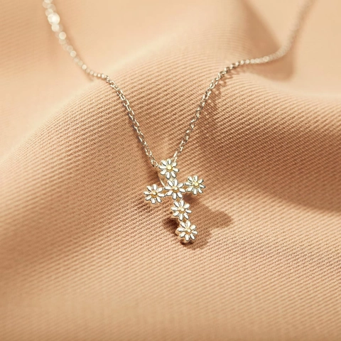 925 Sterling Silver Daisy Cross Pendant Necklace For Women Two Tone Gold Silver Electroplated Commuter Jewelry Accessory