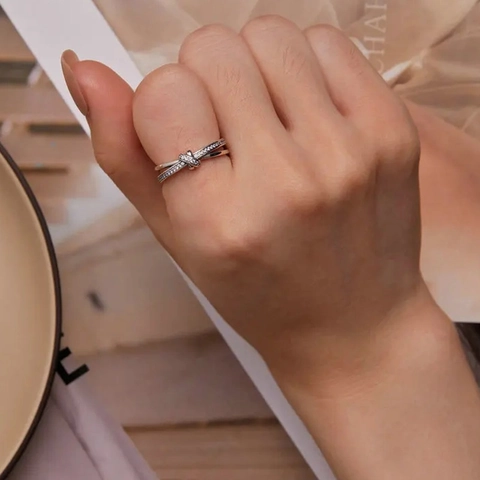 Anello con Nodo Incrociato in Argento Sterling 925 per Donna Strass Intrecciati Anello al Dito Minimalista Gioielli alla Moda Eleganti Regalo