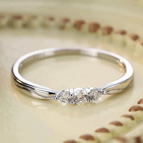 925 Sterling Silver Wavy Band Ring For Women Minimalist Fashion Rhinestone Finger Jewelry Platinum Color Daily Accessory Gift