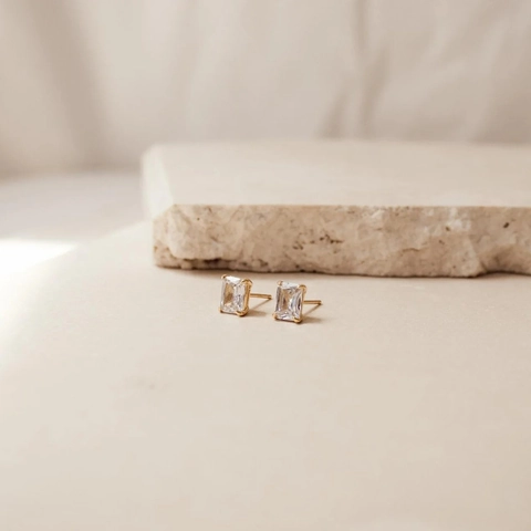 Orecchini a Bottone con Strass Rettangolari a Taglio Smeraldo Perno in Argento Sterling 925 Geometrici Placcati Oro Gioielli da Donna