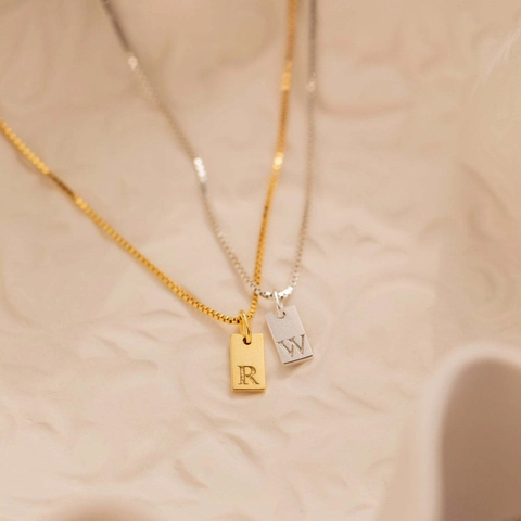 Collana con Pendente a Targhetta Rettangolare in Argento Sterling 925 con Iniziale per Donna Gioielli Minimalisti