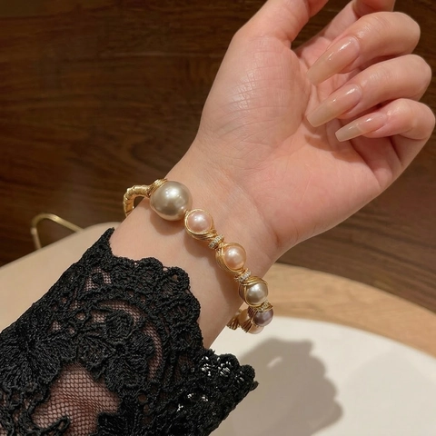 Bracciale in Rame Placcato Oro Avvolto a Mano Con Perla d'Acqua Dolce Naturale Stile Barocco Bracciale Aperto Regolabile Donna