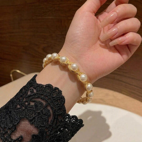 Handgefertigter Süßwasserperlen Offener Armreif Kupferdraht Umwickeltes Armband Elegante Retro Schmuck Geschenk Für Damen