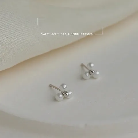 Squisiti Orecchini a Bottone con Grappolo di Triple Künstliche Perle con Perno in Argento Sterling 925 Gioielli Minimalisti in Ottone Donna