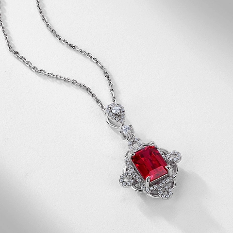 Collier Pendentif Rubis Créé Taille Émeraude Argent Sterling 925 Vintage Halo Bijoux De Luxe Élégants Pour Femmes