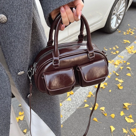 Bolso Boston Retro de Cuero PU Brillante para Mujer Bolso de Hombro Gran Capacidad Con Bolsillos Delanteros Dobles Bolso Bandolera
