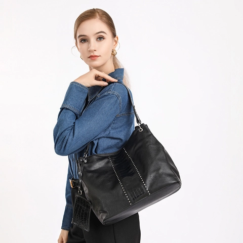 Sac Fourre-tout Minimaliste en Cuir PU pour Femmes Avec Motif Crocodile et Rivets Grande Capacité Sac à Bandoulière Quotidien Bureau Avec Mini Pochette
