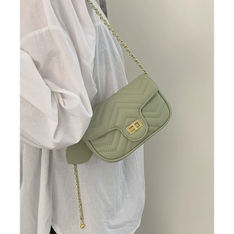 Borsa a Tracolla da Donna Trapuntata a Catena Chevron Piccola Borsa Quadrata a Tracolla Chiusura Oro Ciondolo Cuore Moda