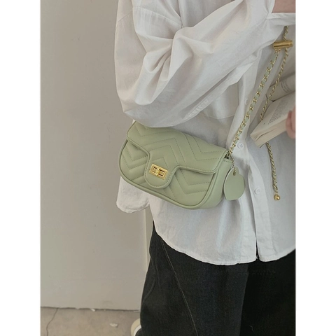 Borsa a Tracolla da Donna Trapuntata a Catena Chevron Piccola Borsa Quadrata a Tracolla Chiusura Oro Ciondolo Cuore Moda