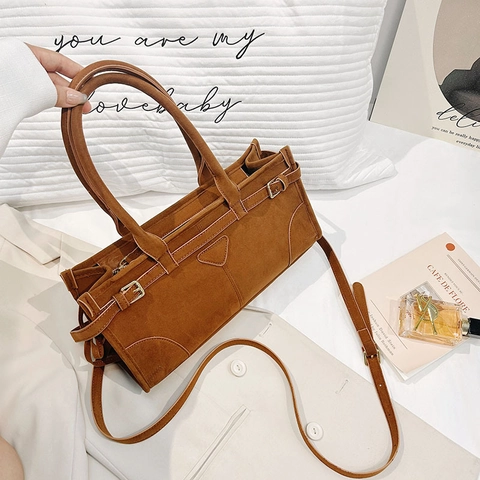 Retro PU Leder Damen Schultertasche Mit Dreieck Plakette Einfarbig Pendler Handtasche Verstellbarer Gurt Motorrad Stil Tote Bag