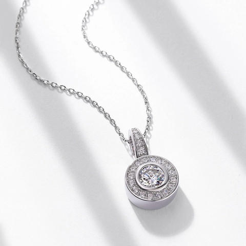 925 Sterling Silver Moissanite Pendant Necklace For Women Round Halo Inlaid Sparkling Colorless Gemstone Wedding Jewelry Gift